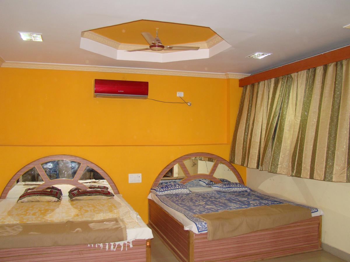 Sreeniketanam Lodge Mādhavaram Buitenkant foto