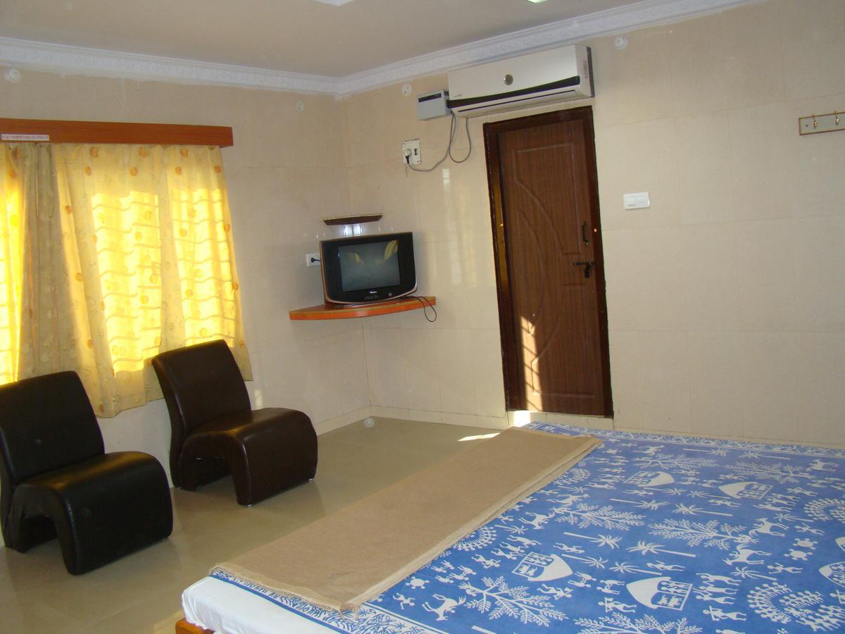 Sreeniketanam Lodge Mādhavaram Buitenkant foto