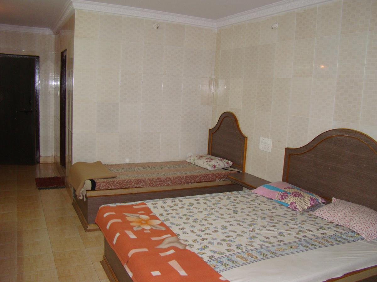 Sreeniketanam Lodge Mādhavaram Buitenkant foto